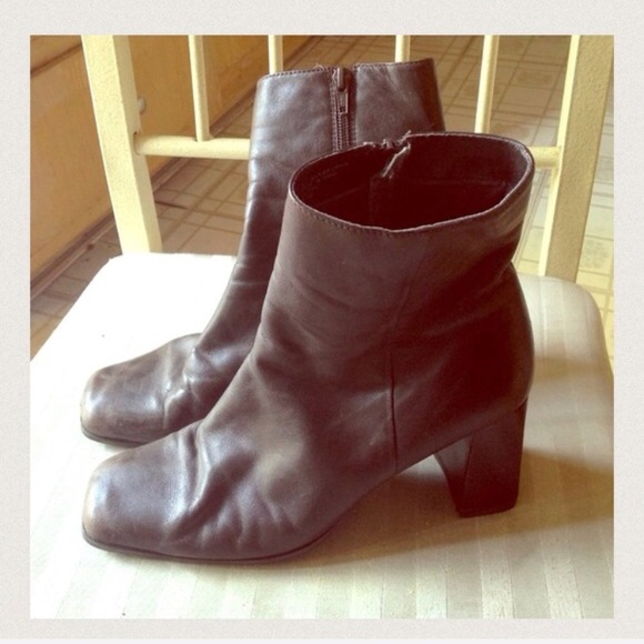 SALE!!🎉Leather Lord & Taylor Boots - Picture 1 of 2